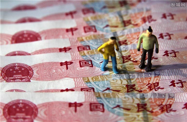 2020年末小微企业贷款余额达到2.25万亿元